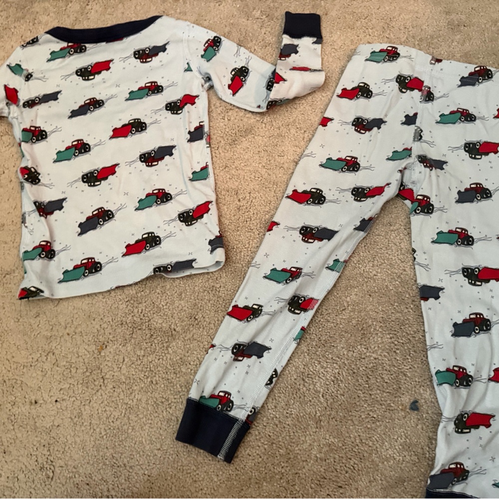 Hanna Andersson Kids Pajama Set - Red, Green, Black Cars